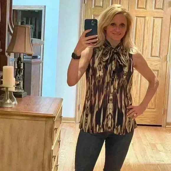 Classique Entier Sleeveless Multicolor/Watercolor 100% Silk Top in a size small. - Picture 13 of 14